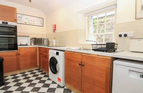 Murthly Cottage | GARDENER’S COTTAGE, family friendly, with open fire in Stanley