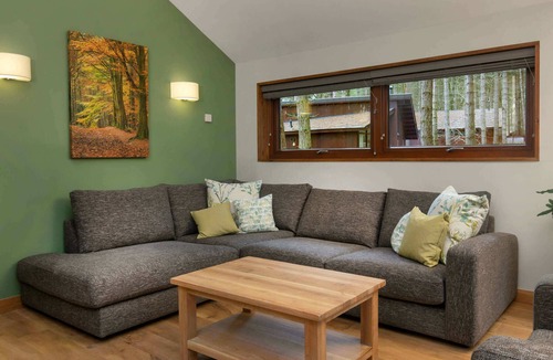 Merthyr Tydfil Cabin | Garwnant Golden Oak, Cwmtaf - Tranquil Woodland Retreat