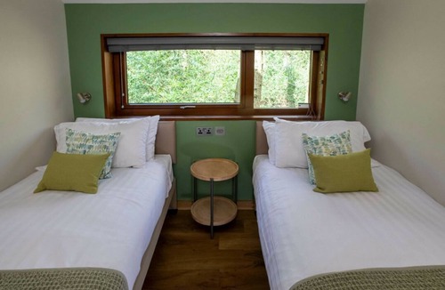 Merthyr Tydfil Cabin | Garwnant Golden Oak, Cwmtaf
