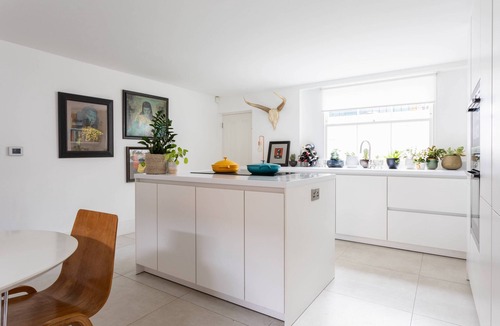 Newington House | Gladstone Street - Three Bedroom House, Sleeps 5