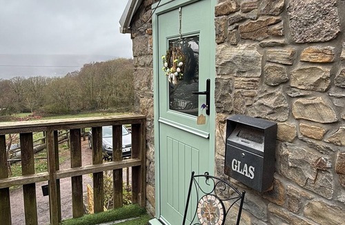 Cwmbach Apartment | Glas, our first floor twin only studio
