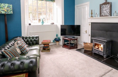 Kirriemuir Cabin | GLENDOLL COTTAGE, pet friendly, with open fire in Kirriemuir