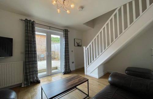 South Galson Villa | Gorsebank Mews, Stylish Modern 2-Bed Townhouse with Private Garden