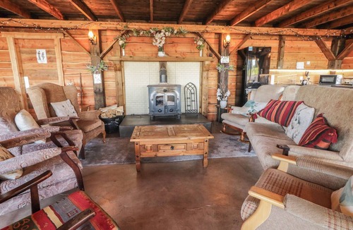 Omagh Cottage | GORTIN GLEN GLAMPING POD 1, romantic, with hot tub in Omagh