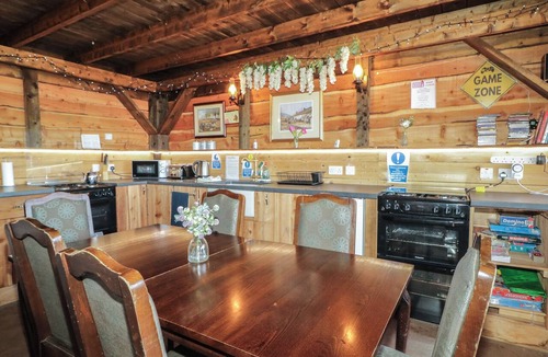 Omagh Cottage | GORTIN GLEN GLAMPING POD 1, romantic, with hot tub in Omagh