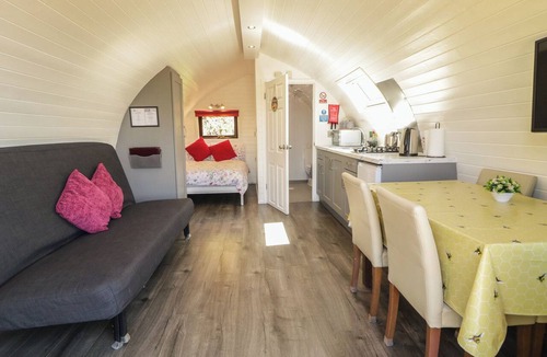 Omagh Cottage | GORTIN GLEN GLAMPING POD 3, romantic, with hot tub in Omagh