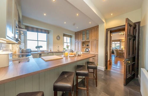 Criccieth Cottage | Gorwel-Bryn-Hir - a self catering cottage that sleeps 18 guests in 9 bedrooms
