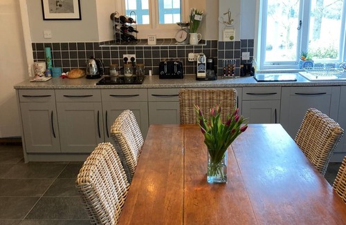 Westmarsh House | Goss Hall - Historic house with its own lake and widlife haven