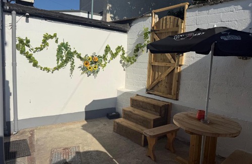 Stroud House | Grande Italia Rooms Comfort Italian Hospitality 2