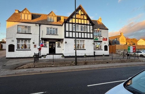 Stroud House | Grande Italia Rooms Comfort Italian Hospitality 2