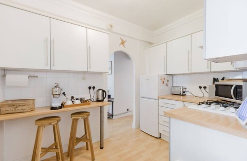 Thornton Apartment | GuestReady - Charming Retreat in Vibrant London