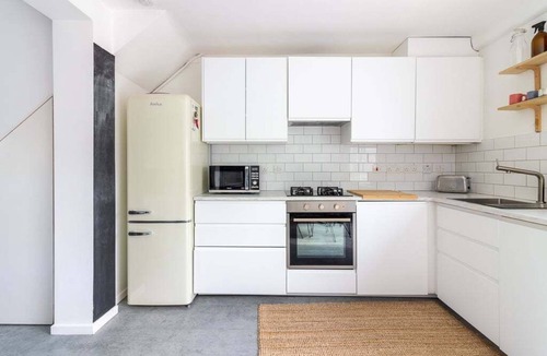 Crumlin House | GuestReady - Modern City Haven