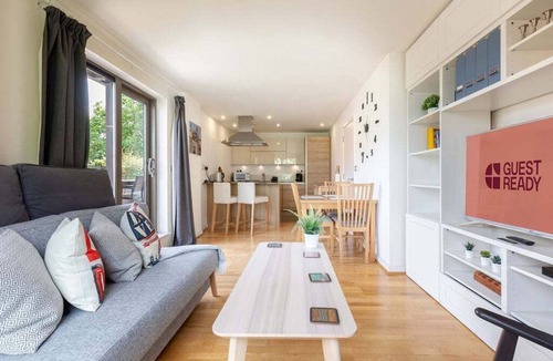 Whitechapel Apartment | GuestReady - Spacious 1BR in East London w Balcony