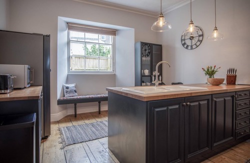 Tenby House | Gwynne House - 6 Bed Holiday Home - Tenby Harbour