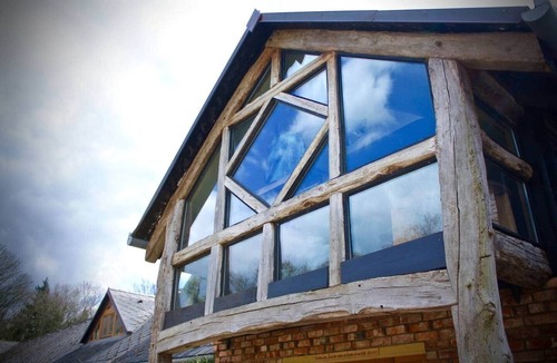 Rickmansworth Cabin | Hagrid Hut Themed - Hot Tub - Warner Bro Studio