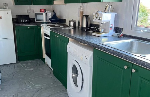 Newtownstewart Cottage | Hallow Cottage, a riverside retreat