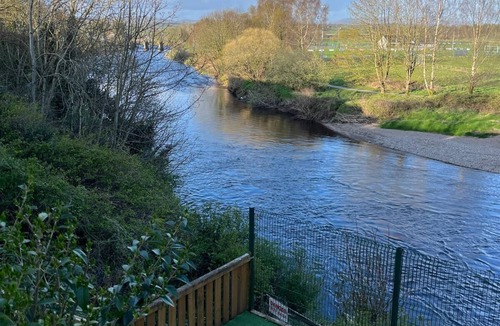 Newtownstewart Cottage | Hallow Cottage, a riverside retreat