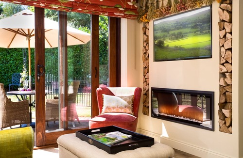Moreton Cottage | Harts Leap - sleeps 2 guests in 1 bedroom