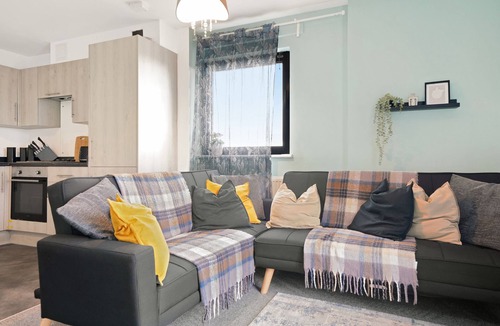 George Green Apartment | Heathrow Gateway Apartments with Private Parking17