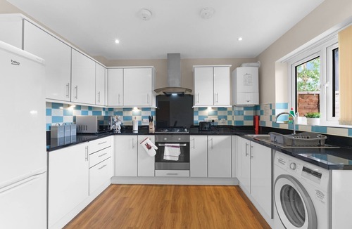 Stanwell Apartment | Heathrow Living 2BDR 2BA Apt by 360 Stays - Apt 02