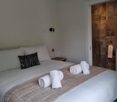 Malahide House | Hidden Acres- Deluxe Double Room