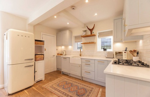 Twickenham Riverside House | Hidden Cozy 2BR Riverside Richmond Gem - Pass the Keys