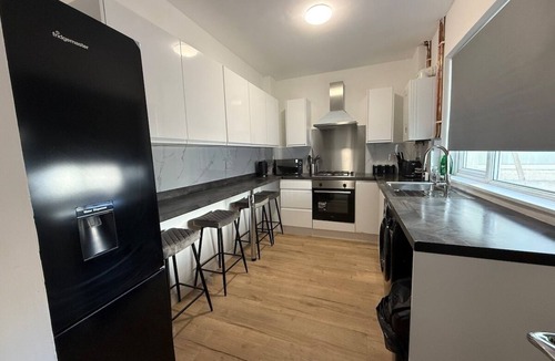 Bridgend House | Hideaway 4-Bed House in Bridgend"