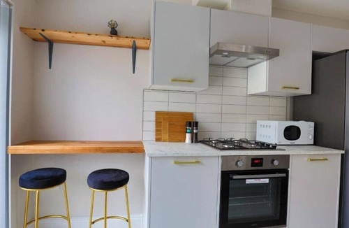 Riverside House | High End City Centre Parking Garden 4 beds