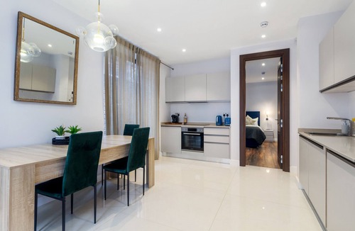 Highgate House | Highgate - Luxury 4-Bedroom Spacious House with Indoor Pool