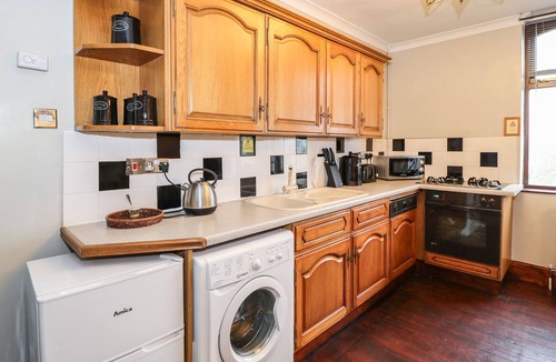 Oxenhope Cottage | HIGHVIEW, pet friendly, with a garden in Haworth