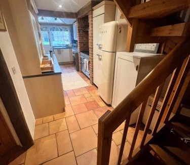 Hursley House | Historic 3-Bed Cottage with Garden in Hursley