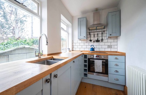 Lewisham Apartment | Hither Green ground floor flat with garden London - Pass the Keys