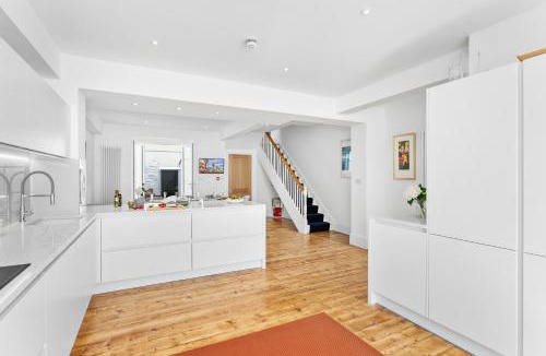 Barbican House | Hoe Park House, Central Victorian Townhouse Near Barbican and Seafront