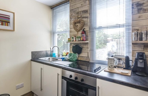 Llanteg Ski Chalet | Holey Moley Lodge - 2 Bedroom - Llanteg