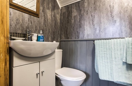 Llanteg House | Holey Moley Lodge - 2 Bedroom - Llanteg - Pembrokeshire