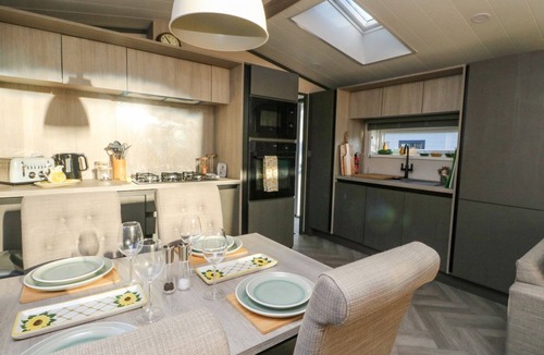 St Fillans Cottage | HOLLYBIRCH, pet friendly, with a garden in St Fillans