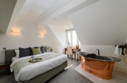 Penarth Apartment | Holm House - Stylish Coastal Suites - HEDD Spa - Silures Bar & Restaurant