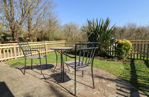 Bude Cottage | HONEYSUCKLE COTTAGE, pet friendly, with pool in Bude