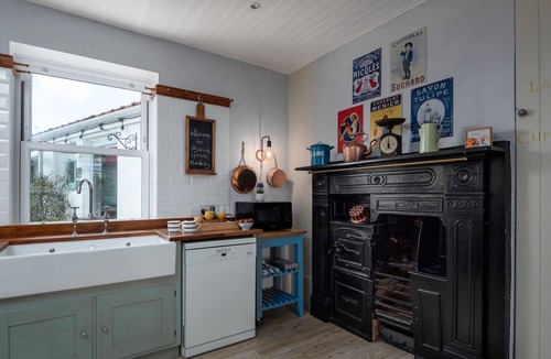 Mundesley House | Hot tub, sauna, sea views, sleeps 16, hen & birthday weekends, family holidays