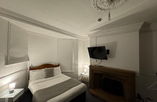 Newport House | Hotels 24-7 - The Old Knoll Guesthouse
