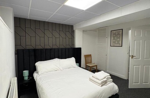 Newport House | Hotels 24-7 - The Old Knoll Guesthouse