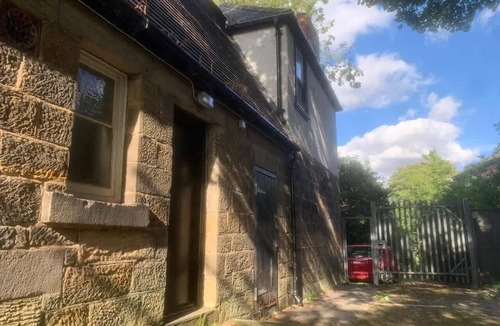 Chapeltown House | House - Free Parking|Hospital|Contractors|Families