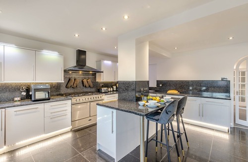 Gloucester House | House with a games room, a large garden & Hot Tub