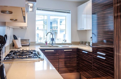 Malmesbury House | Howells Mere 47, Robin Lodge - Luxury Lakeside House, Spa Access, Sleeps 8