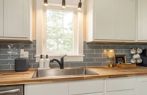 Clare House | Hunkerdown Hideaway | Pet-Friendly | 4 Bedrooms | Near Clare’s Beaches