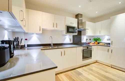 Peninsula Apartment | Hybrid Resi - Greenwich - Two-Bedroom Apartment