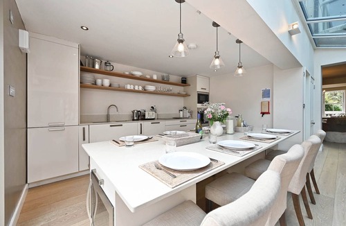 Hythe House | Hydrangea House - a managed house that sleeps 10 guests in 4 bedrooms