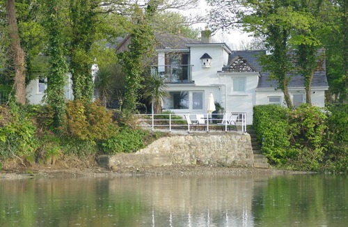 Fethard on Sea Cottage | Idyllic cottage set on the water's edge