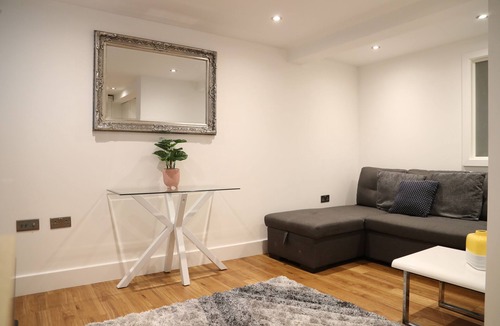 Hemel Hempstead Apartment | in the charming Old Town one minute walk from shops, cafes, pubs & large park.