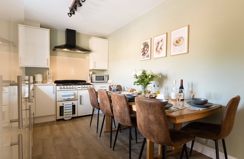Bourton-on-the-Water Cottage | Incredible dog friendly holiday home in the Cotswolds with a hot tub - Puddleduck House